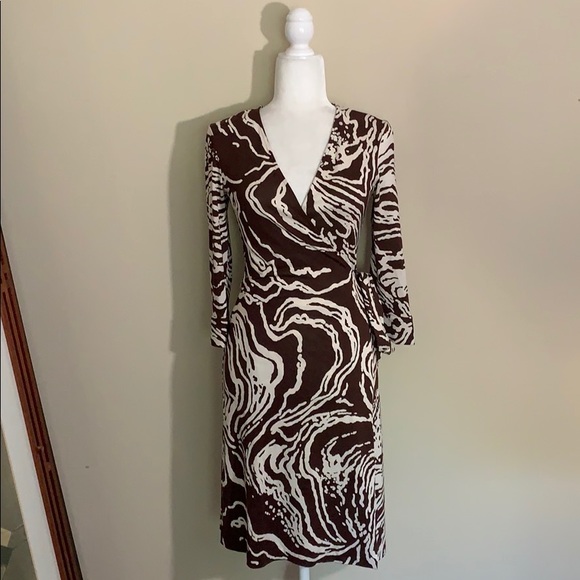 Diane Von Furstenberg Dresses & Skirts - Diane Von Furstenberg 100% Silk Jersey Wrap Dress